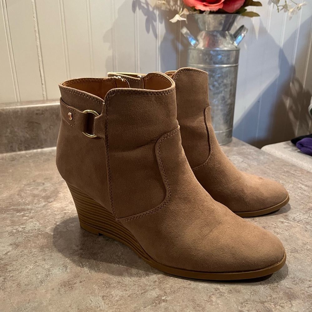 Maurice’s Rachel Wedge Boot Sz 10